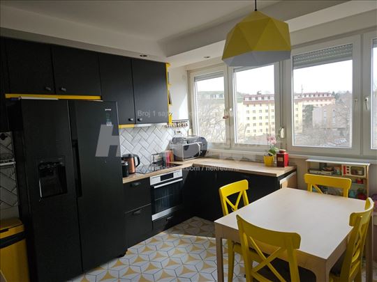 Osvetljen stan nadomak zvezdarske šume 51m2