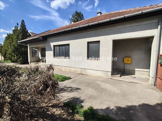 Temerin, Dve KuĆe Sa Halom Na Prodaju