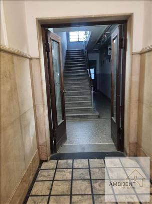 Trosoban predivan stan sa terasom u srcu Beograda