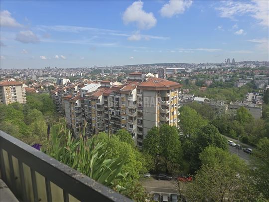 2.5, porodičan stan-odlična lokacija