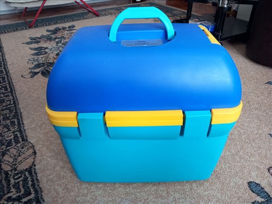 AUTO FRIZIDER 12V GREJE/HLADI-nekorisceno