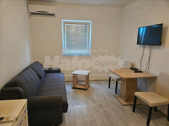 Borca-centar lep namesten stan, aut 95,96,85