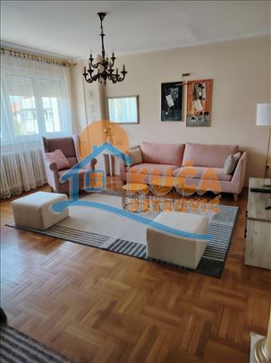 Izdaje se lux, trosoban stan u centru Niša, 77m2