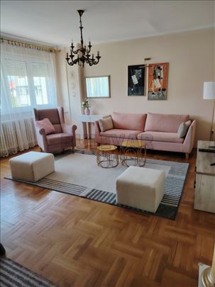 Izdaje se lux, trosoban stan u centru Niša, 77m2