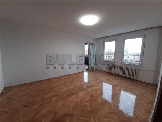 Izdaje se polunamešten stan iza Dušanovog bazara, 