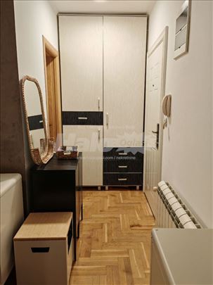 Lep jednoiposoban stan sa velikom terasom