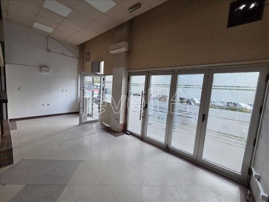 Lokal,Novi Sad,Socijalno,kv: 40.00