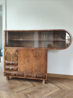 Neobicna Antik vitrina