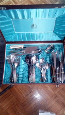 nov escajg rad Beograd piše na koferu za 20 osoba