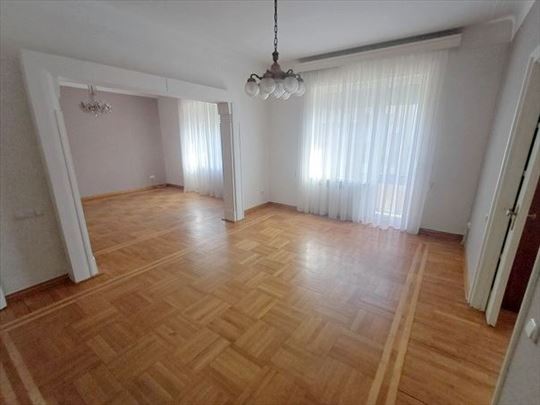 Odličan, svetao 5.0 salonac za pp,centar,ID 1691