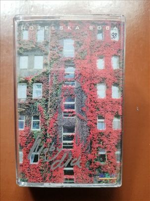 Originalne kasete sa domaćom pop muzikom