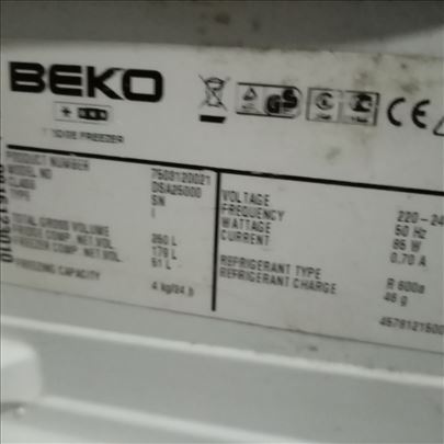 Продајем Беко комбиновани фрижидер, ради добро. 