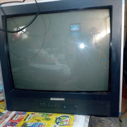 Продајем тв Е- 55 цм CROWN 