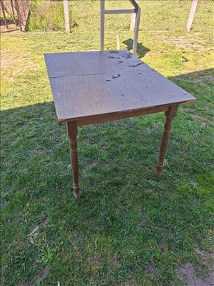 Drveni trpezariski stol