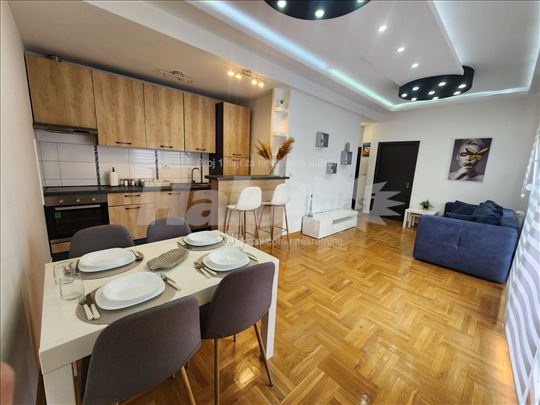 Izdaje se kompletno opremljen lux stan