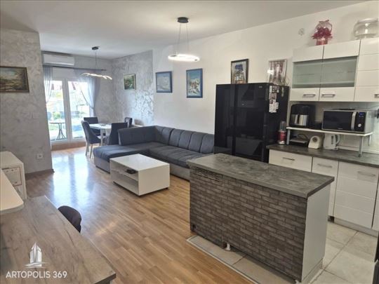 Nov, lux, uknjižen sa parking mestom ID#1166