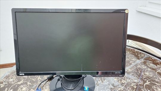 Očuvan malo korišćen monitor