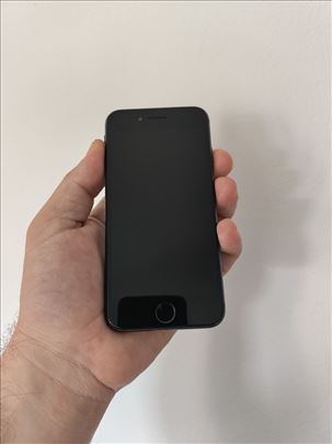 Iphone 8 64gb crni (3)