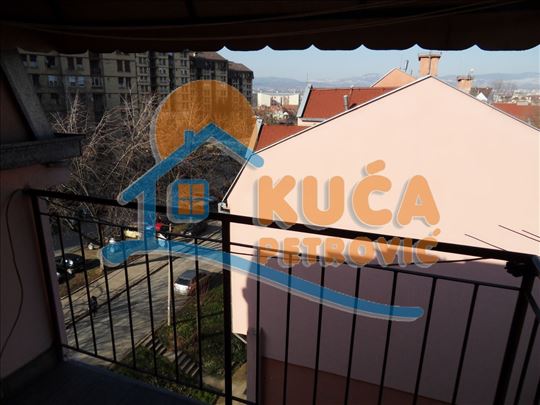 Izdaje se garsonjera u blizini DIF-a!