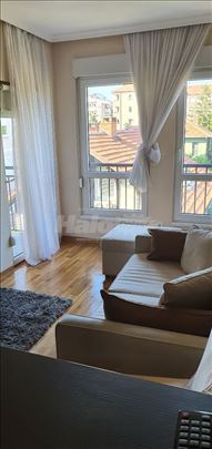 Izdajem svetlu Garsonjeru Lekino Brdo Mazuraniceva