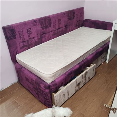 Krevet sa 2 fioke i dušekom