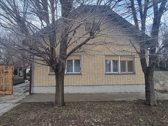 Kuća na prodaju, Feketić