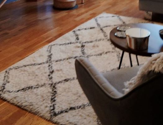 Yisk tepih bež osnove, na sive rombove 140x190