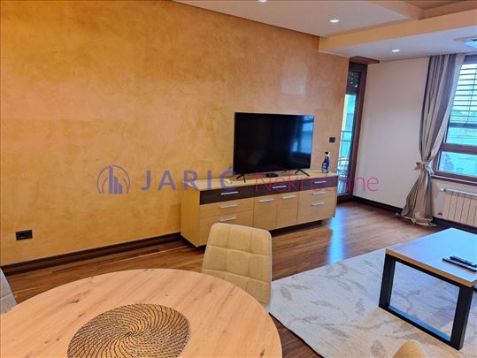 NBG!Trešnjin Cvet Lux stan sa garažnim mestom!