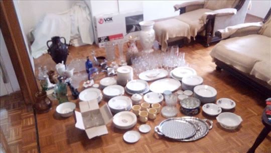 Novo velik komplet čaša tanjira vaze razno kvalite