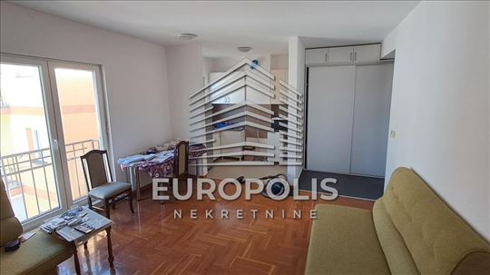 Odličan 1.5 stan, Vojvode Vlahovića