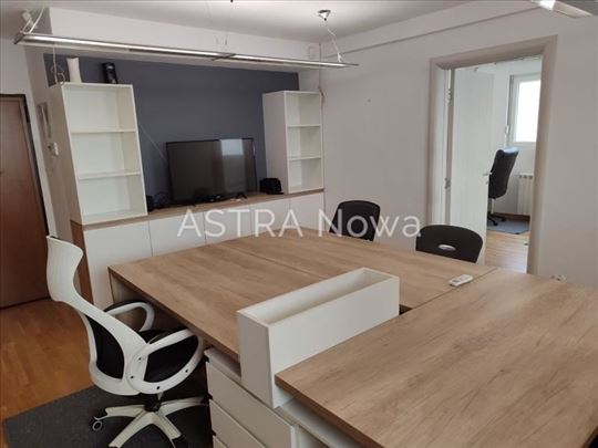 Opremljen poslovni prostor sa 7 radnih mesta