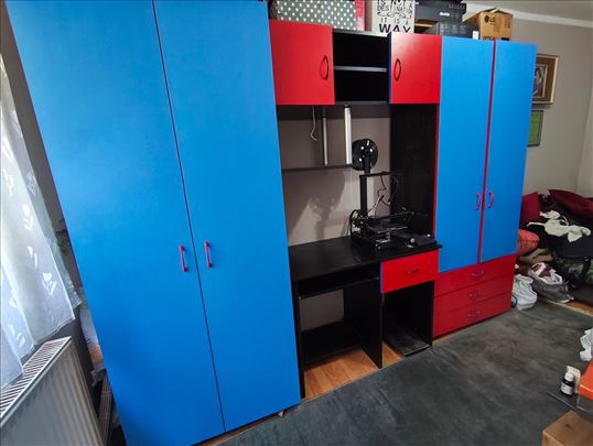 Poklanjam regal-most sa radnim stolom