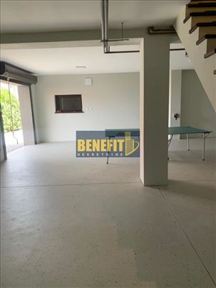 Poslovni prostor 110 m² sa 3 parking mesta, Zvezda