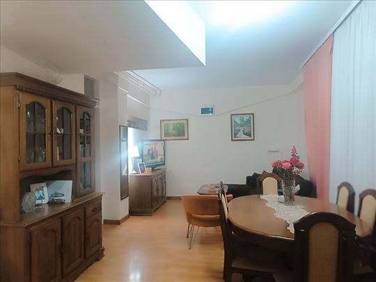 Prodajemo troiposoban stan, Blok 19a, 73m²