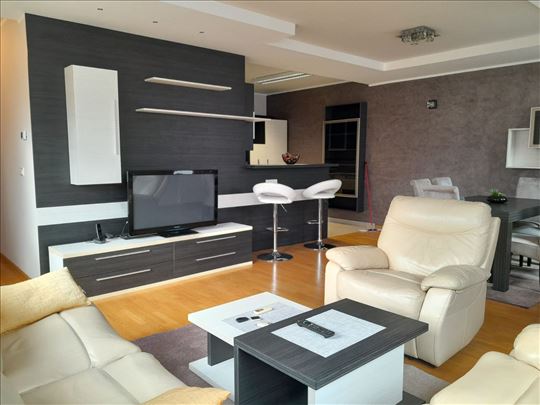 Top ponuda!Lux četvorosoban stan na Dedinju,garaža