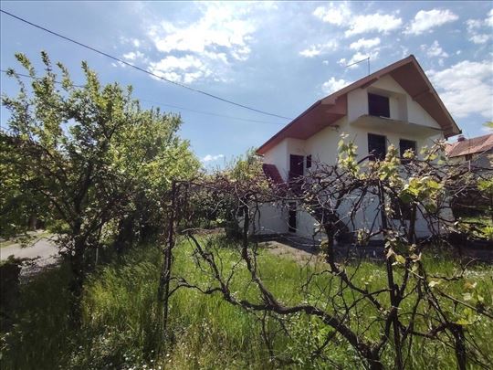 Uknjižena porodična kuća u Baćevcu