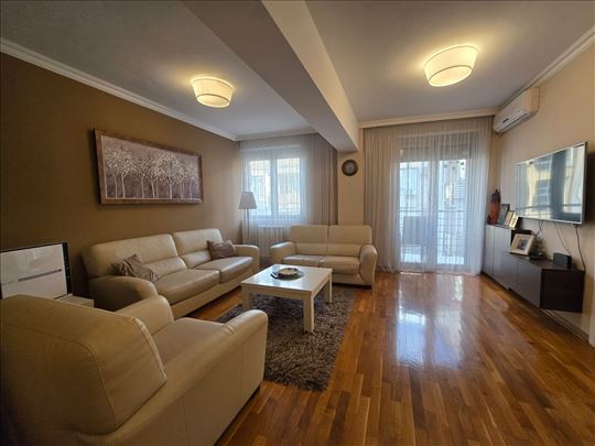 2U1 PERFEKTAN uknjižen brzo useljiv stan