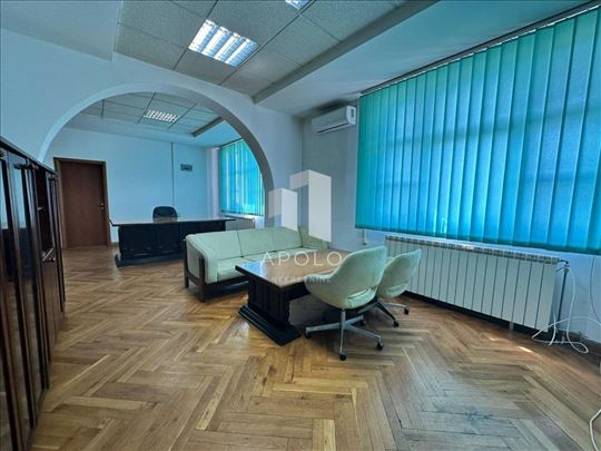 Autokomanda | 120 m² | 4 kancelarije | namešten