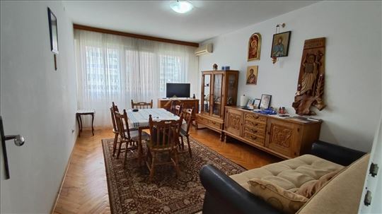 Blok 70, bela fasadna, uknjižen, 82m2, 3,0