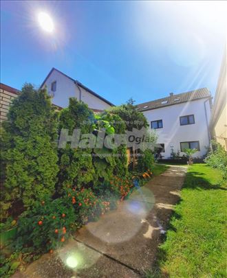 Cist i uredan dvosoban stan u Sremskim Karlovcima