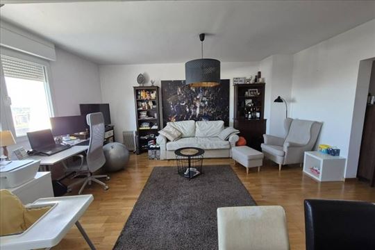 Dvosoban stan na Lionu sa terasom, 60m2