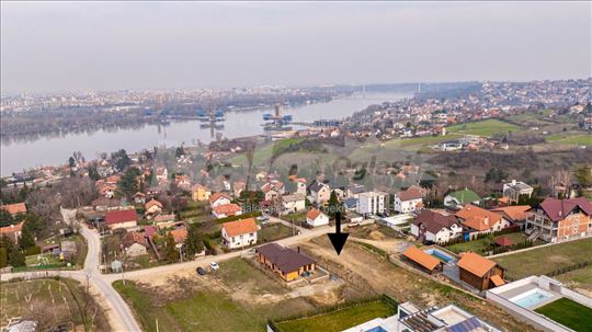Ekskluzivan plac sa pogledom na Novi Sad i Dunav