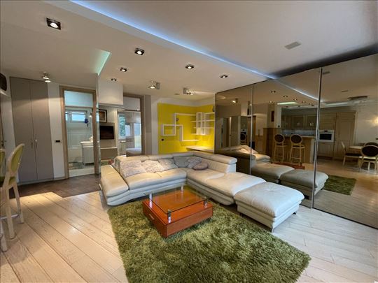 Fantastičan sa pogledom na Hram