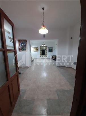 Izdaje se poslovni prostor, 90m2, kod Banovine