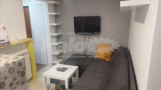 Izdajem namešten stan na Zvezdari