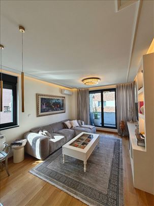 Izuzetan dvosoban stan u blizina Šumica