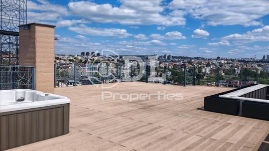 Luksuzan penthouse sa prelepom krovnom terasom ID#