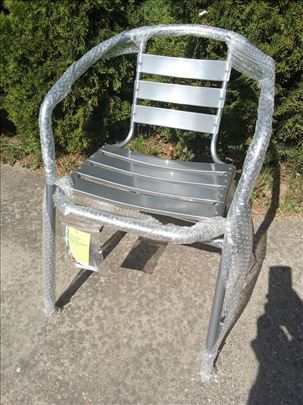 Metalne bastenske stolice + metal staklo sto 70x70