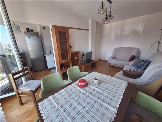 renoviran ,tc Ušće,mesecno plaćanje