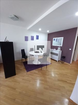 Simpatičan 2.0 stan u Centru
